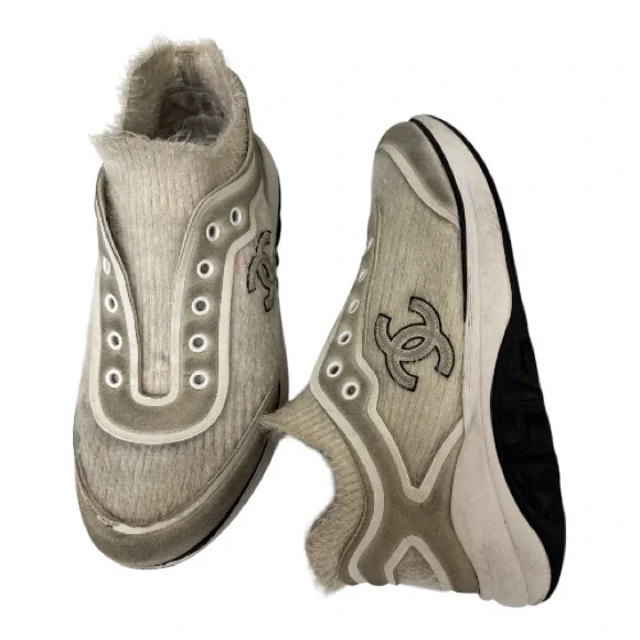 Chanel Two Tone Suede Knit CC Logo Low Top Sneakers Women’s Size‎ 39 EU / 9 US